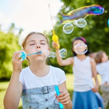uoyoi 24Pc Glitter Crown Bubble Wands for Princess Parties