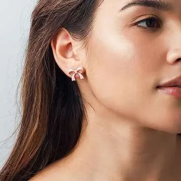 SELENICHAST Gold/Silver Bow Earrings for Women，14K Gold Plated Stud Earrings Dainty Cute Bow Earrings for Women Trendy Gold Jewelry Gifts for Women