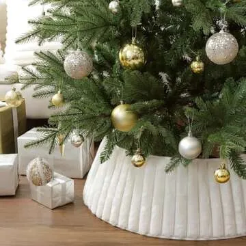 Bunny Chorus Plush Tree Collar for Holiday Elegance