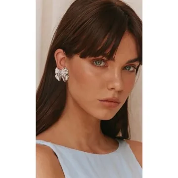 FAMARINE Antique Silver Bow Earrings - Vintage Style & Lightweight