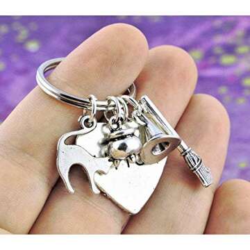 SaiDian 1 Pcs Gothic Witch Keychain Broomstick Charm Pendant Key Ring Purse Bag Hanging Keychain for Women Men Gift