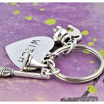 SaiDian 1 Pcs Gothic Witch Keychain Broomstick Charm Pendant Key Ring Purse Bag Hanging Keychain for Women Men Gift