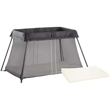 BabyBjörn Travel Crib Light with Fitted Sheet Bundle