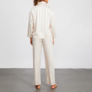 FOMOYUU Women’s Silk Pajama Set in Heart Print