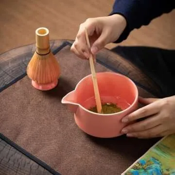 BEIMENWAI Matcha Whisk Set - Matcha Kit, 20 OZ Matcha Bowl with Spout, Bamboo Matcha Whisk & Whisk Holder, Matcha Spoon &Tea Cloth - 5PCS Pink Matcha Set For Matcha Tea Ceremony Lovers