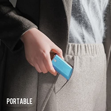 CLICK CLEAN Touchscreen Mist Cleaner Phone Stand Blue