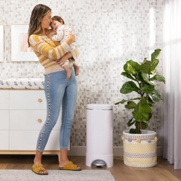 Munchkin UV Diaper Pail for Ultimate Odor Control