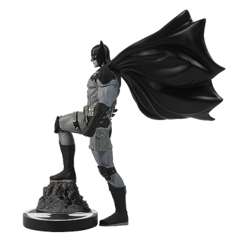 Batman Resin Statue by Mitch Gerads - DC Collectible