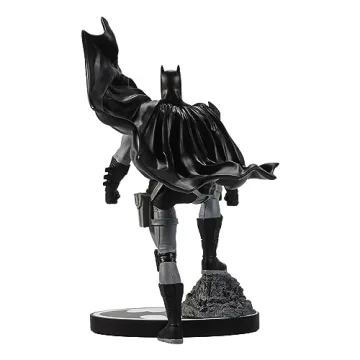 Batman Resin Statue by Mitch Gerads - DC Collectible