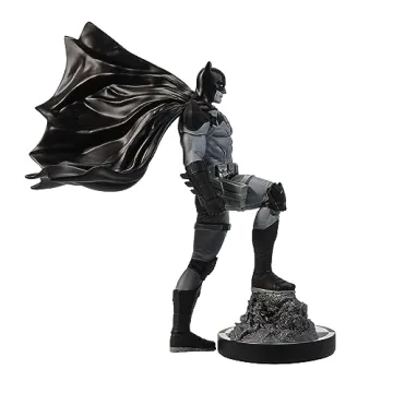 Batman Resin Statue by Mitch Gerads - DC Collectible