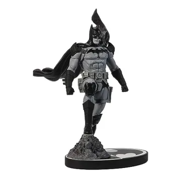 Batman Resin Statue by Mitch Gerads - DC Collectible