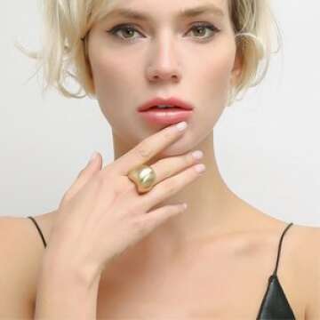 Mytys Statement Dome Ring Chunky Gold Fashion Rings for Women Modern Sculptural Oversized Bold Cocktail Ring Trendy Minimalist Metal Jewelry Gift (Gold, 7)