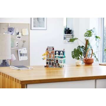 LEGO Creator Expert Bookshop 10270 Modular Building, Home Décor Display Set for Collectors, Advanced Collection, Gift Idea for 16 Plus Year Olds