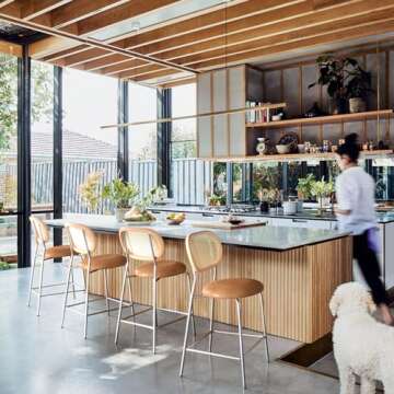 LUE BONA Faux Leather Bar Stools Set of 4,Rattan and Wood Backrest with Metal Leg，Modern Upholstered Round seat Chair Counter Height Barstools for Home Office Restaurants,24",Whiskey Brown