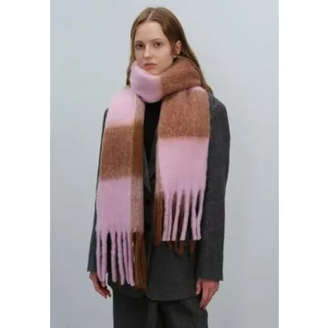 Chunky Plaid Scarf for Elegant Winter Style and Warmth