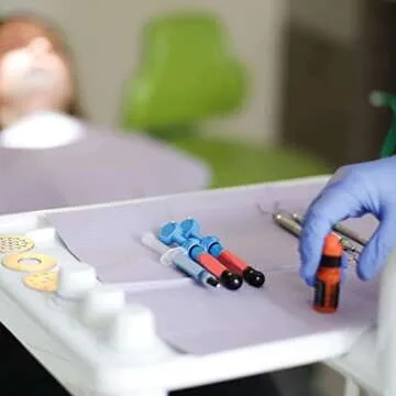 JMU 500 Purple Disposable Dental Bibs, 3-Ply Protection