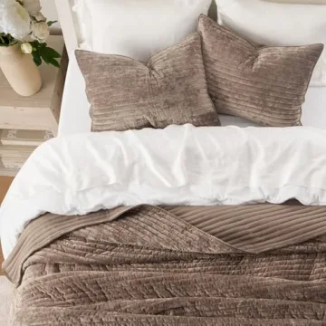 Luxurious EVERGRACE Velvet Quilt Set for All Seasons