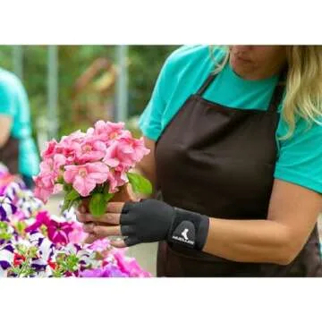 MUELLER Sports Medicine Compression Glove, Hand & Wrist Pain Relief Support for Men and Women, Ideal for Carpal Tunnel, Arthritis, Fits Right or Left, Black, One Size