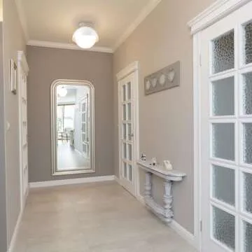 Globe Electric Oswald 1-Light Flush Mount with Wood Accent