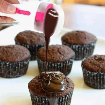 Cupcake Scoop, Cupcake Batter Scoop Batter Dispenser Sliding Button Dispenses Batter DIY Bakeware Measuring Equal Amounts Kitchen Gadget Baking Tool Flour Distribution Scoop Silicone Plunger