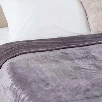 Berkshire Blanket Classic VelvetLoft® Solid Bed Blanket, King Size Bed Blanket, Lightweight Soft Fuzzy Plush Blanket for Bed and Couch, Grey Heron, 90x108 Inches