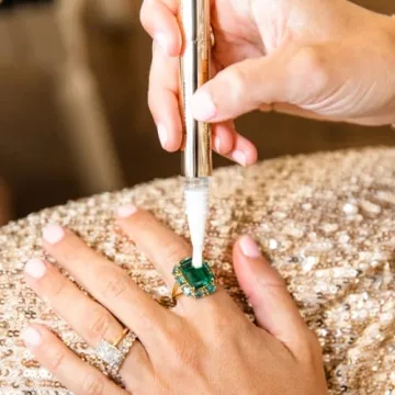 Baublerella Bling Brush, Jewelry Cleaner Pen for Gemstones and Fashion Jewelry, Rinse Free, Made in The USA