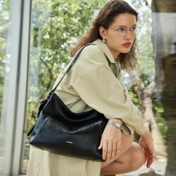 Stylish Leather Shoulder Purse: Trendy Crossbody Bag for Women