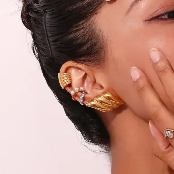 Elegant Vintage 18k Gold Earrings for All Occasions