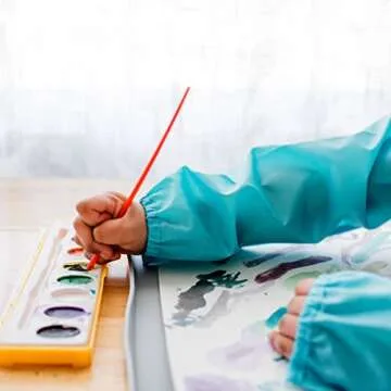 green sprouts Finger Food Platemat Spacious eating and craft area with raised edges contains messes Helps develop independent eating skills, Great for crafts, Made of silicone, Dishwasher safe