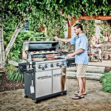 Broil King Regal S 590 Pro Gas Grill for Perfect BBQs