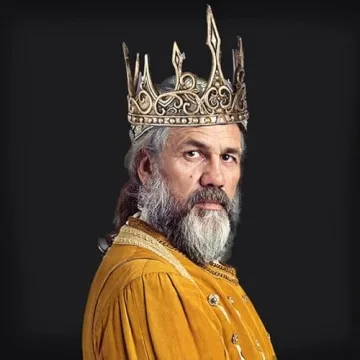 Yilistore Royal King Crown for Halloween and Cosplay