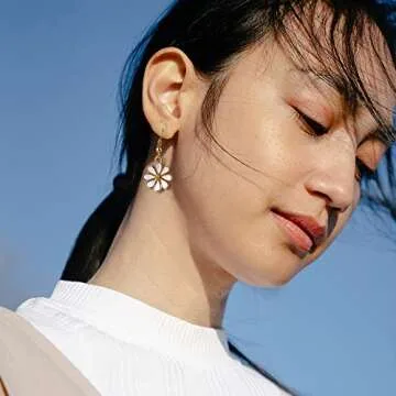 Charming Lightweight Daisy Flower Earrings for Women