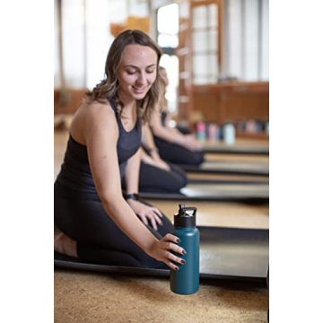 Simple Modern 32oz Vacuum Insulated Water Bottle with Straw