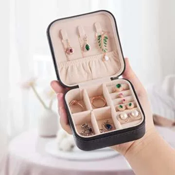 Stylish VOMNA Mini Jewelry Travel Case for Effortless Organization