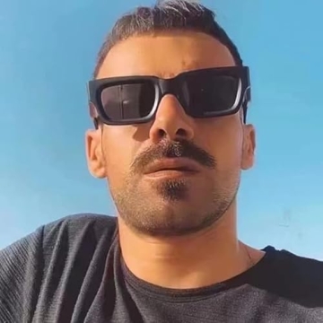 Onrtry Stylish Rectangle Sunglasses with UV400 Protection