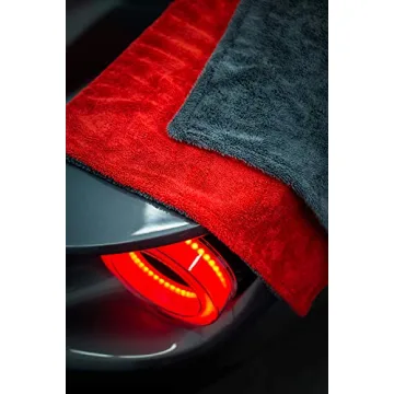 Dreadnought XL Microfiber Towel for Safe Car Drying