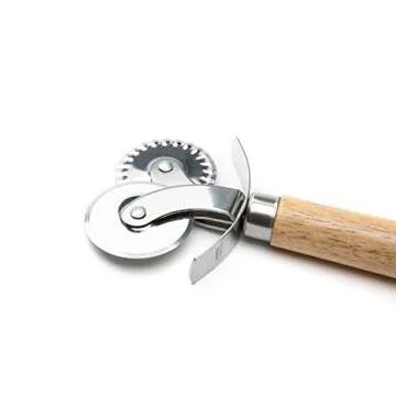 Versatile Fox Run Pastry Wheel for Crimping & Cutting