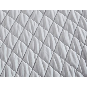 Vera Wang Luxurious Velvet Queen Quilt Set With Shams