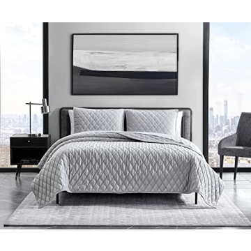 Vera Wang Luxurious Velvet Queen Quilt Set With Shams