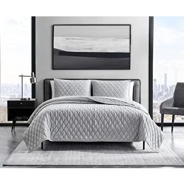 Vera Wang Luxurious Velvet Queen Quilt Set With Shams