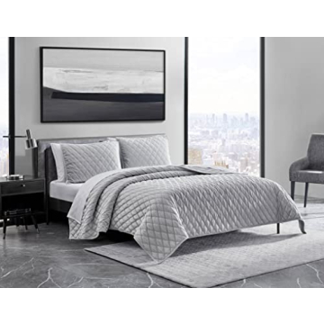 Vera Wang Luxurious Velvet Queen Quilt Set With Shams