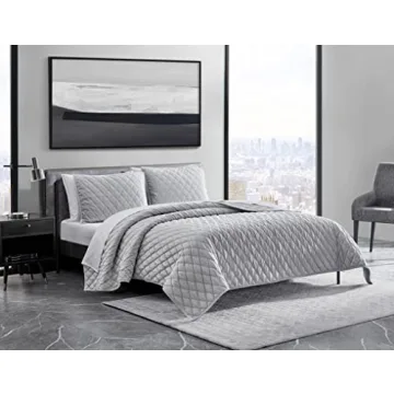 Vera Wang Luxurious Velvet Queen Quilt Set With Shams