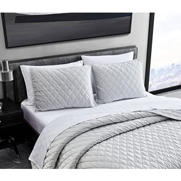 Vera Wang Luxurious Velvet Queen Quilt Set With Shams