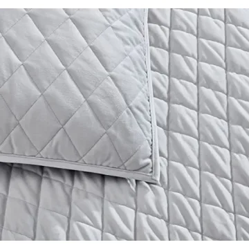 Vera Wang Luxurious Velvet Queen Quilt Set With Shams