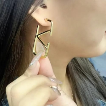 Luxurious 18K Gold V-Shaped Geometric Earrings for Women