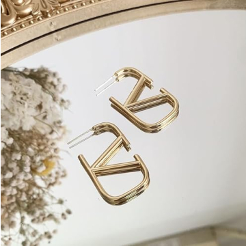 Luxurious 18K Gold V-Shaped Geometric Earrings for Women