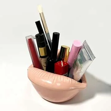 Queenbox Creative Ceramic Cigarette Ashtrays with Lips Style Fashion Home Decorations