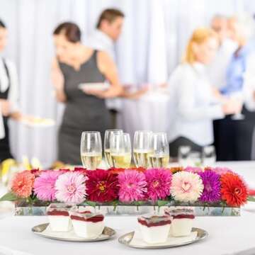 Elegant 24-Inch Clear Acrylic Flower Vase for Centerpieces