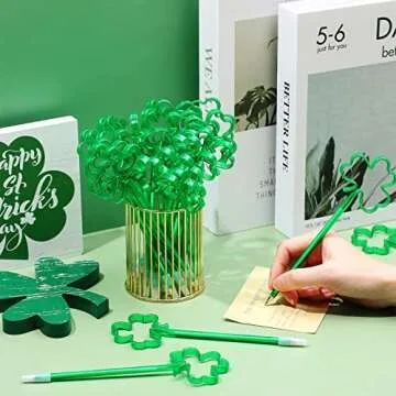 Zubebe 200 Pieces St. Patrick's Day Shamrock Pens Plastic Clover Ballpoint Black Ink Party Favor Ballpoint Pen for Kids School Office Supplies Birthday Graduation Presents