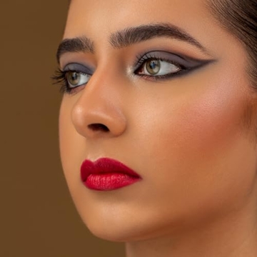 Bossy Vegan Lipstick - Hydrating Matte Red Color